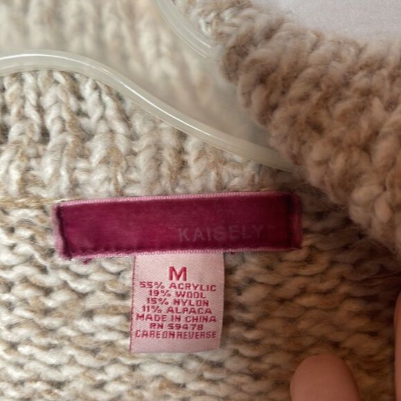KaiselyCropped Knit Cardigan Sweater. Size Medium. - Picture 5 of 10